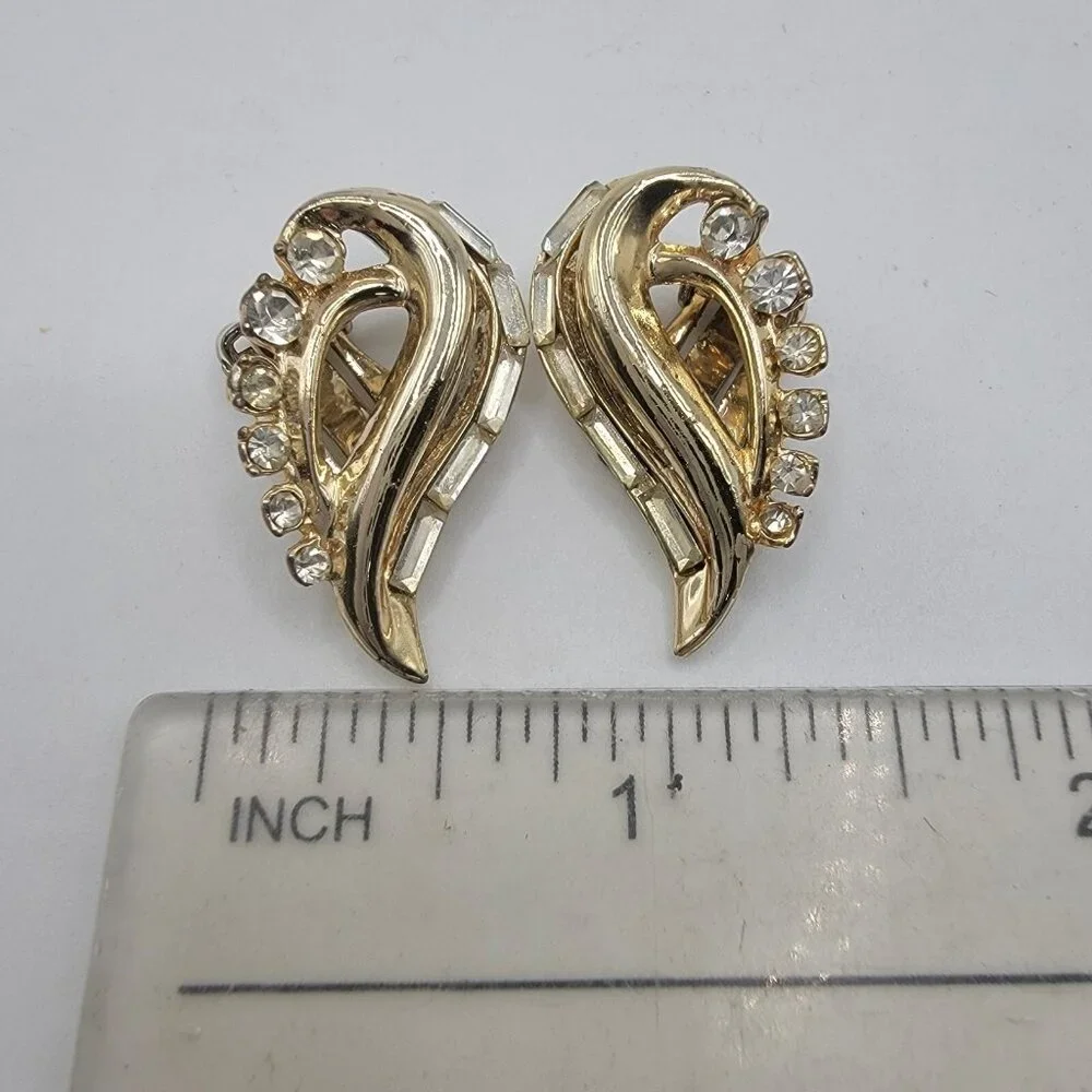 VINTAGE GOLD TONE EARRINGS ANGEL‎ WINGS STONES DESIGN